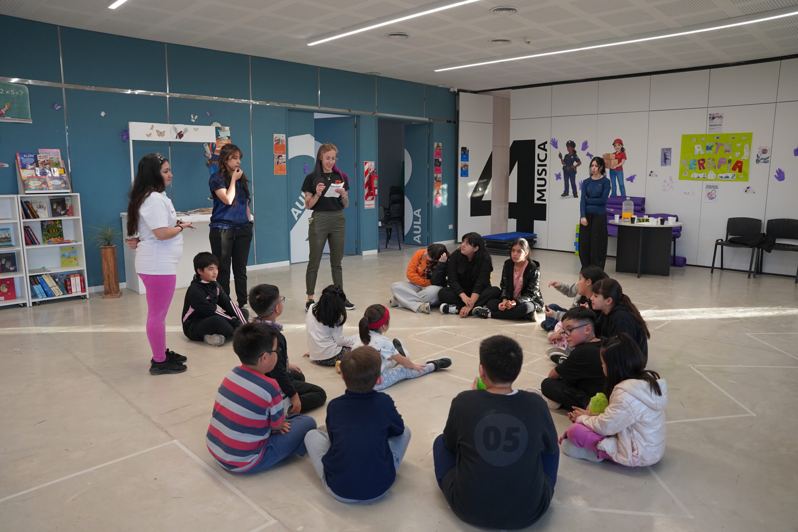 ARTE TERAPIA Y YOGA EN EL CENTRO CULTURAL AOMA AMUTMIN